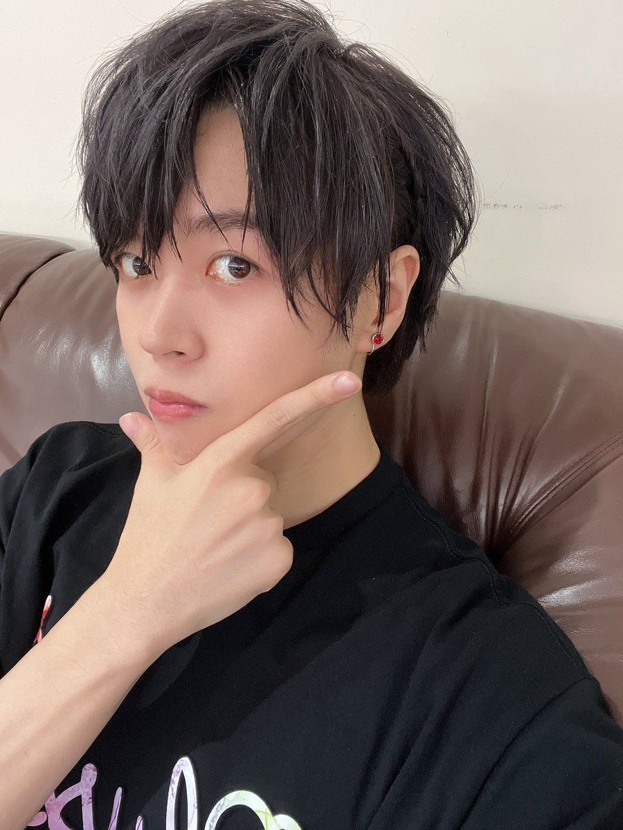 ほぼ黒髪 この色好き? 夏ツアー始まったー!!!!! テンション ほぼ黒髪 この色好き? 夏ツアー始まったー!!!!! テンション