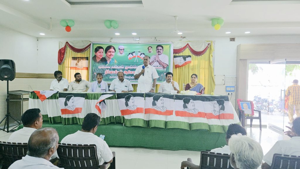 TMurasu's tweet photo. இன்று பொதுச் செயலாளர் மக்கள் செல்வர் TTV.தினகரன் அவர்களின் ஆலோசனையின் படி கழக துணைப் பொதுச் செயலாளர் C.சண்முகவேல் அவர்கள் தலைமையில் கழக வளர்ச்சி பணி,பூத் கமிட்டி பற்றி நிர்வாகிகள் ஆலோசனைக் கூட்டம் நடைபெற்றது. https://t.co/8bbKBaf4vH