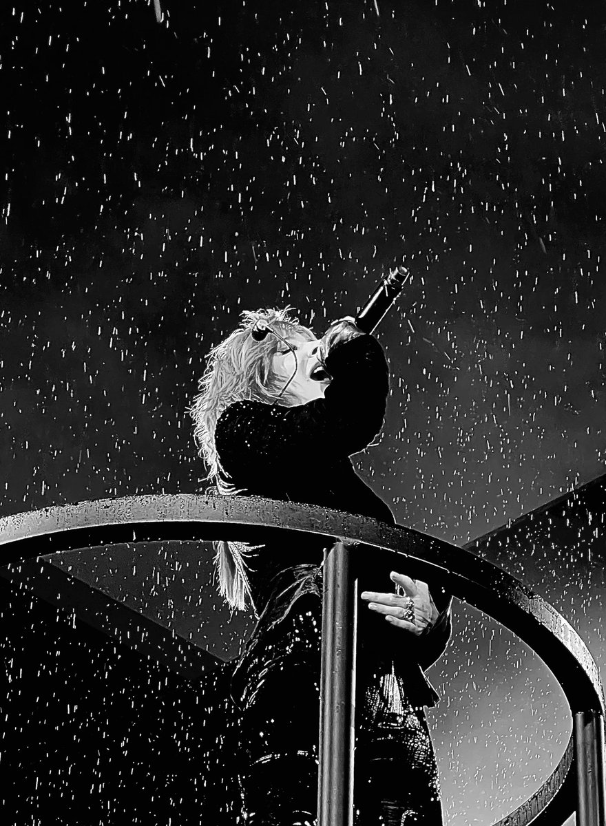 Une pluie diluvienne et une Mylène radieuse #Nevermore2023