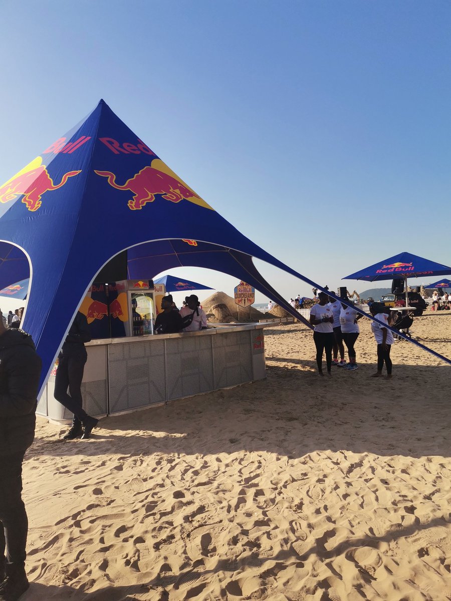 RachelVadi's tweet photo. #RedBullQuickSand #OneMile  Challenge at #Durban beach is a #VIBE https://t.co/BN2iXG7sCP