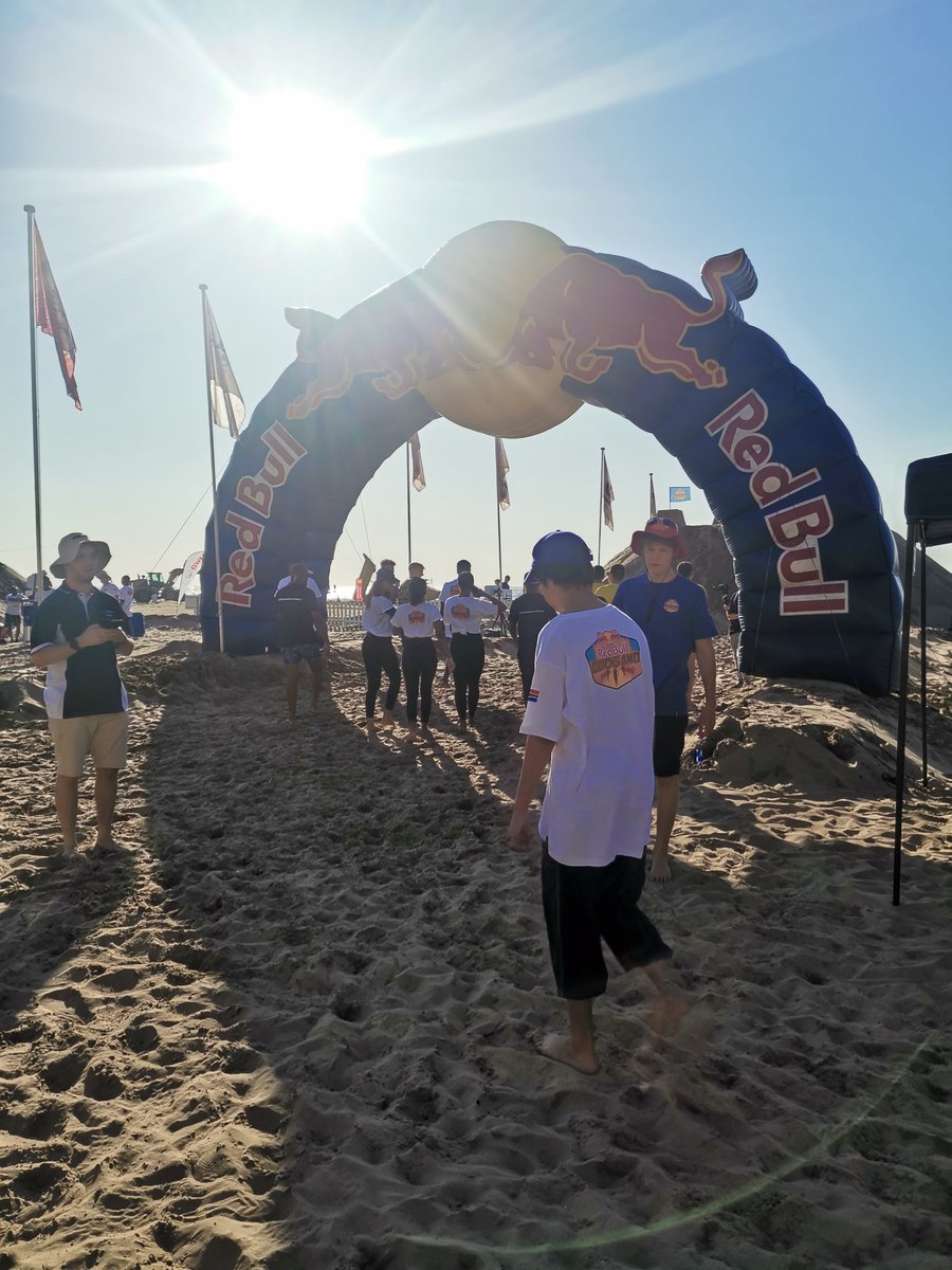 RachelVadi's tweet photo. #RedBullQuickSand #OneMile  Challenge at #Durban beach is a #VIBE https://t.co/BN2iXG7sCP
