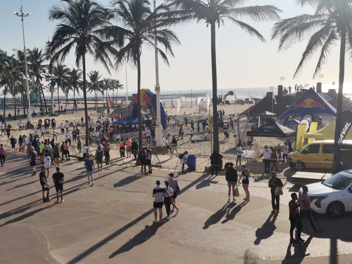 RachelVadi's tweet photo. #RedBullQuickSand #OneMile  Challenge at #Durban beach is a #VIBE https://t.co/BN2iXG7sCP