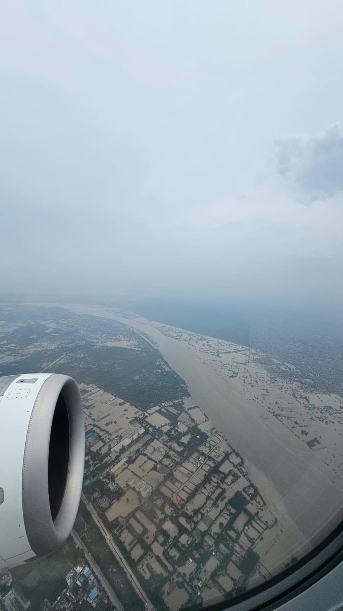 thirstytippler's tweet photo. Nature truly doesn't forgive...and perhaps forget. Scenes from an hour ago while landing into Delhi today afternoon. 

#DelhiFloods #Floods #YamunaFloods #YamunaWaterLevel 

@timesofindia @htTweets https://t.co/3pvvljZTLd