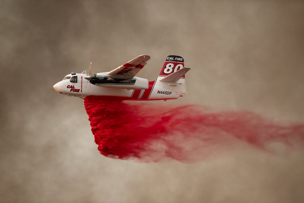 Michael_Nevin's tweet photo. CAL FIRE S-2T Tanker 80 N445DF Lays Down a Line of Phos-Chek at the  #rabbitfire @CAL_FIRE @CALFIRERRU https://t.co/gJSF7Dozfg