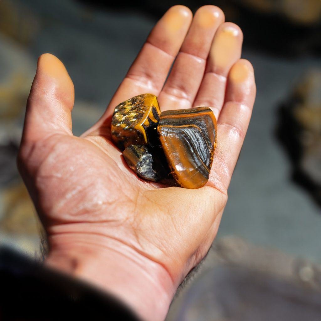 GuvercinTaki's tweet photo. 🐯🌞 Tiger's Eye is a stone of confidence and personal power. It enhances your willpower and helps you manifest your desires. Embrace the bold energy of Tiger's Eye and unleash your inner strength and courage. 

#DiscoverAndElevate
#tigerseye #confidence #personalpower https://t.co/AoJ6VSf6GK