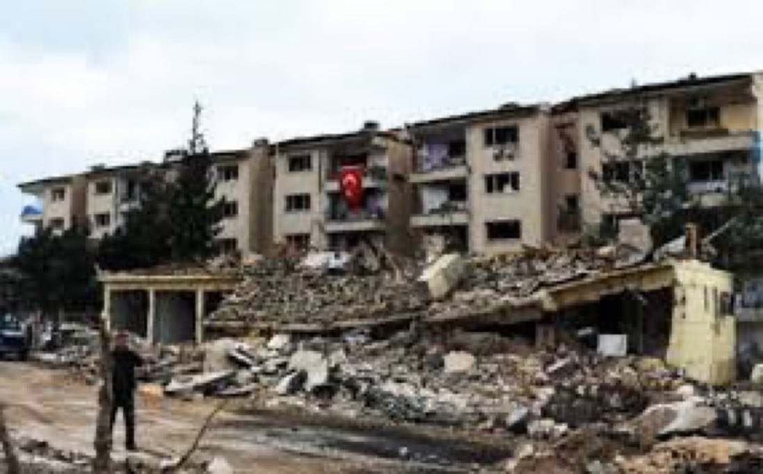 Eğer fetöcü hainlere acıyacak olursanız #15Temmuz’da Gölbaşı'nda bombalardan yanarak şehit olan, tabutlarına ağırlık yapsın diye taş konulan polislerimiz gelsin aklınıza!