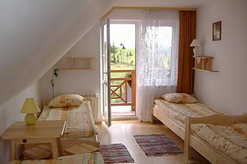 spanko24today's tweet image. 🗺 U BENEDYKTA BASEN LETNI KLUSZKOWCE
komfort #wypoczynek Gości indywidualnych i #grupy 
✨ pokoje 2-4os max. 54miejsca
✨ kilka z balkonem, z każdego rozpościera się przepiękny widok na Pieniny, #Gorce i Spisz
🛏 nocleg 70zł
🎯 spanko24.today/noclegi/pensjo…
#tujestklimat #kochamgóry