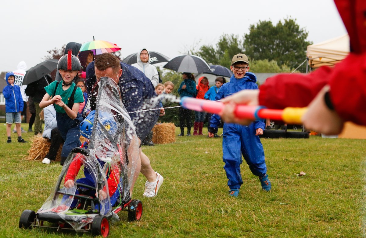 Rain didn't stop play last night at Jesse Gray School where the Soap Box Racing was full swing!  
#redbullsoapbox23 #redbullsoapbox #soapboxracing <a href="/rbsoapboxrace/">Red Bull Soapbox Race London</a> @jessegrayschool <a href="/nottslive/">NottinghamshireLive</a> <a href="/westbridgfdwire/">West Bridgford Wire News</a>