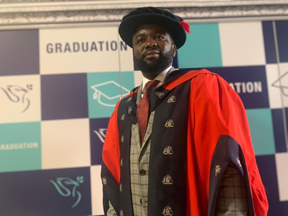 Wonderful to see our doctoral student @NdawanaY graduate in this week's ceremony. His research was on Zambian journalism, professionalism, politics & media ownership. Congratulations Dr. Ndawana! #LJMUgrad