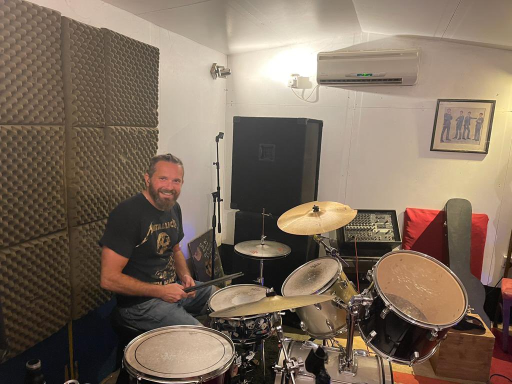 BonaFideStudio's tweet photo. Are you a #drummer looking for a #drum #practiceroom ?
We offer fully-kitted professional but affordable #rehearsalstudios with our in-house #drumkits, just bring your #breakables (or hire it from us).
Free parking
02088839641
#drumpractice #drummer #drummingroom #musicstudio https://t.co/LhXk7JBtn9