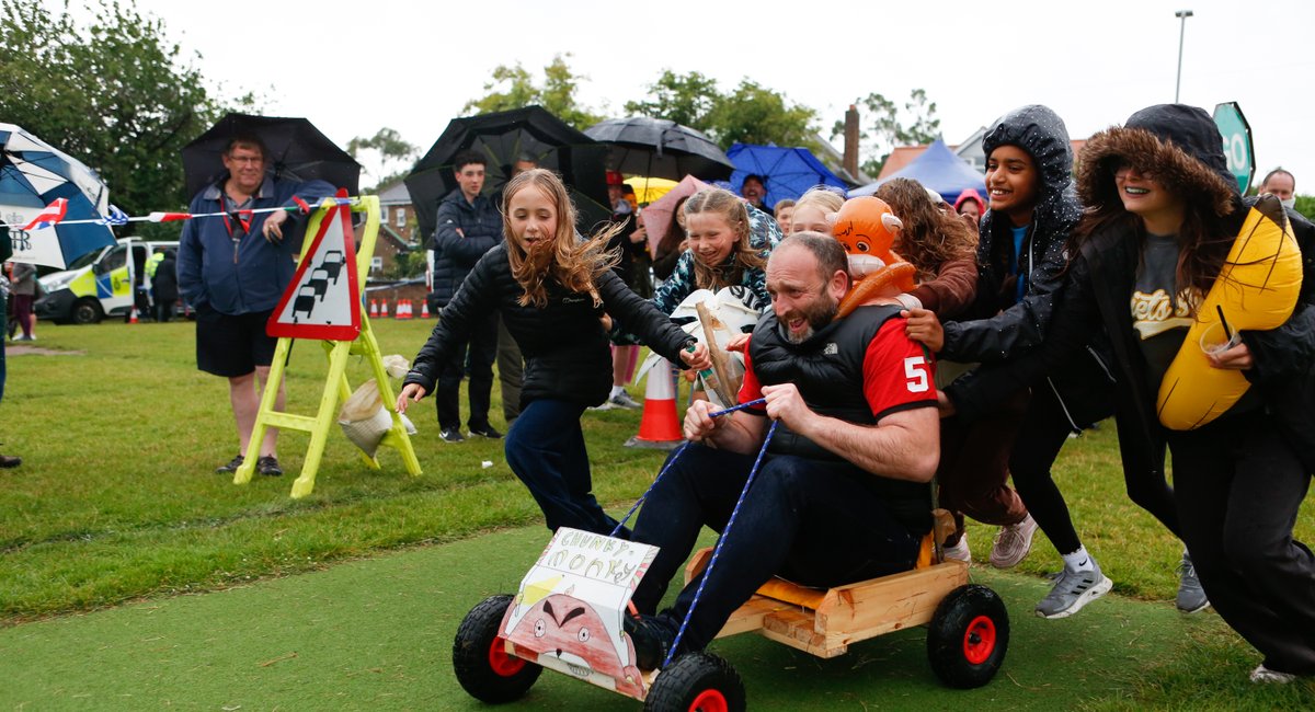 Rain didn't stop play last night at Jesse Gray School where the Soap Box Racing was full swing!
#redbullsoapbox23 #redbullsoapbox #soapboxracing <a href="/rbsoapboxrace/">Red Bull Soapbox Race London</a> @jessegrayschool <a href="/nottslive/">NottinghamshireLive</a> <a href="/westbridgfdwire/">West Bridgford Wire News</a>