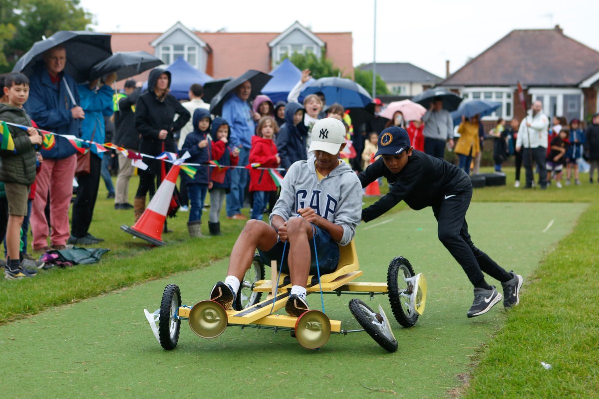 Rain didn't stop play last night at Jesse Gray School where the Soap Box Racing was full swing!
#redbullsoapbox23 #redbullsoapbox #soapboxracing <a href="/rbsoapboxrace/">Red Bull Soapbox Race London</a> @jessegrayschool <a href="/nottslive/">NottinghamshireLive</a> <a href="/westbridgfdwire/">West Bridgford Wire News</a>