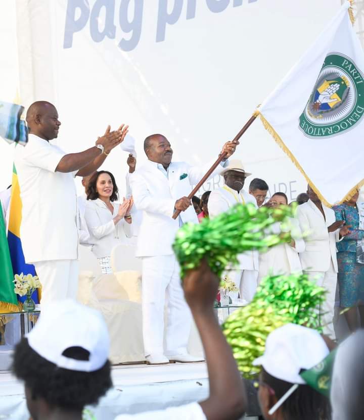 CarlaSnow18's tweet image. | Le premier militant du parti des masses @PresidentABO est prêt à relever les défis des échéances à venir en hissant plus haut que jamais les couleurs du @pdg2R.
#Gabon 
#ABO 
#ContinuonsEnsemble 
@JessyeElla @NzeghoDieko @Sylviabongo @PresidenceGA