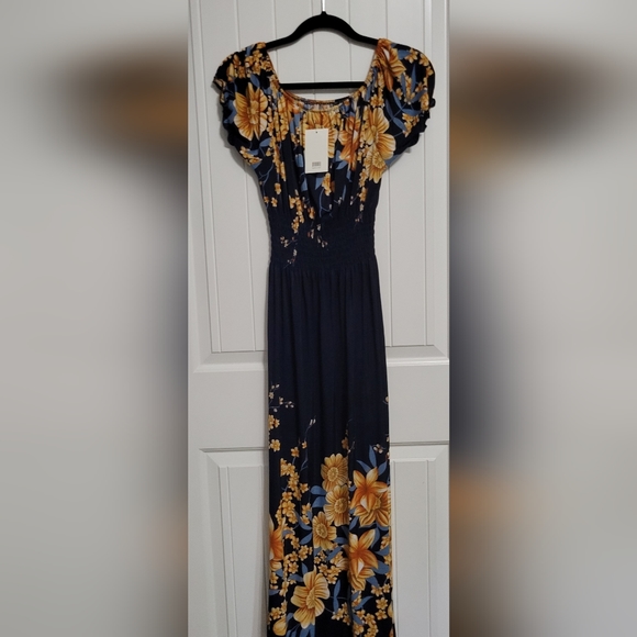 brookswebstore1's tweet photo. So good I had to share! Check out all the items I'm loving on @Poshmarkapp #poshmark #fashion #style #shopmycloset #disney #americantrends: https://t.co/ZLKAvgVdqI https://t.co/bqr9CvcCqT