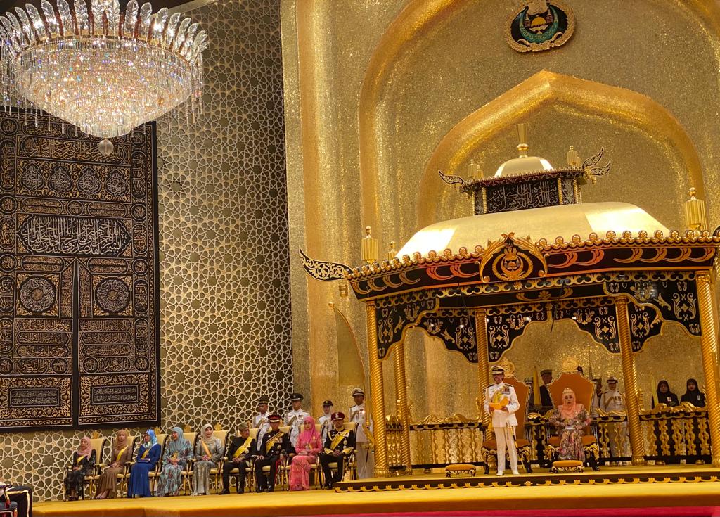 حضر سفير خادم الحرمين الشريفين لدى بروناي دار السلام الأستاذ عماد المهنا، الحفل الذي أقيم برعاية جلالة السلطان بمناسبة عيد ميلاد جلالته ٧٧، وحضر المناسبة ولي العهد والأسرة المالكة وكبار المسئولين وأعضاء السلك الدبلوماسي المعتمدين في بروناي دار السلام🇸🇦🇧🇳