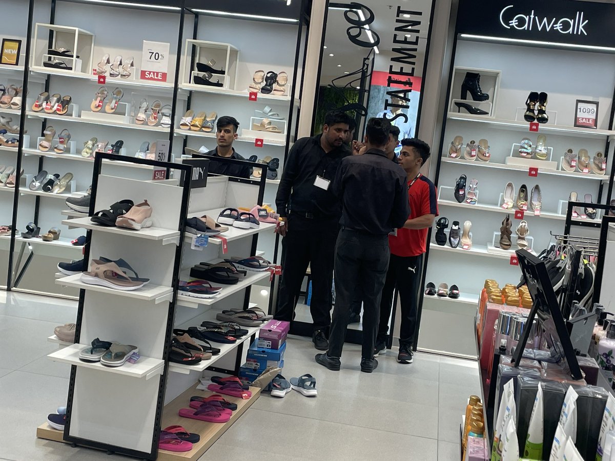5 counters, 1 functional while the staff available to chit chat but not activate a billing counter. 
Waiting period of more than 15 minutes when there is one customer on the counter 👍🏻 Kudos <a href="/shoppersstop/">Shoppers Stop</a> Dehradun #shameful