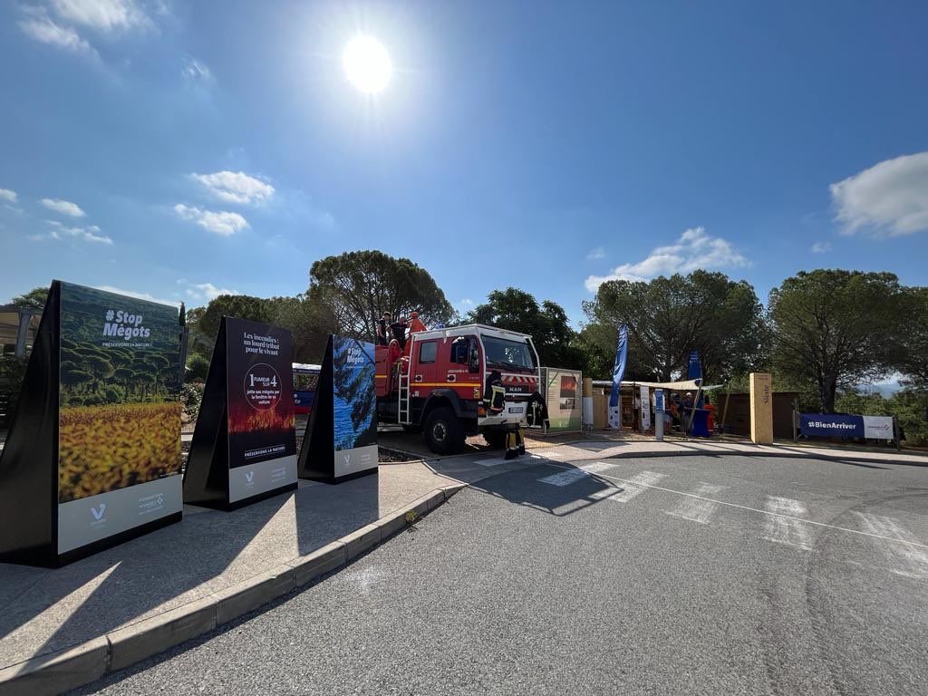 VINCIAutoroutes's tweet photo. 🚬 Plus d’1 fumeur sur 4 déclare jeter ses mégots par la fenêtre. Cette attitude irresponsable peut causer des incendies dramatiques.
#StopMegots
Pour partager de bons réflexes, nos équipes et celles de la @FondationVA vous attendent sur l’aire de Vidauban Sud sur l’@A8Trafic. https://t.co/0KD1Xh9ikO