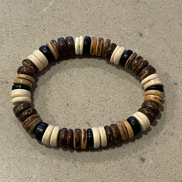 So good I had to share! Check out all the items I'm loving on <a href="/Poshmarkapp/">Poshmark</a> #poshmark #fashion #style #shopmycloset #quiksilver #brandymelville: posh.mk/8eaqgTtVrBb