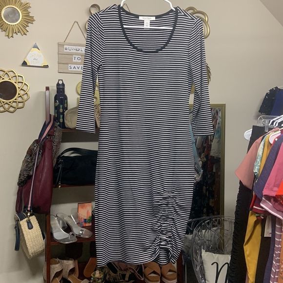 Bugaboosbargain's tweet photo. So good I had to share! Check out all the items I'm loving on @Poshmarkapp from @LadyBugLora1964 #poshmark #fashion #style #shopmycloset #victoriajonespetite #whitehouseblackmarket #nbd: https://t.co/9dCowxqy1m https://t.co/y5DlkSI56N