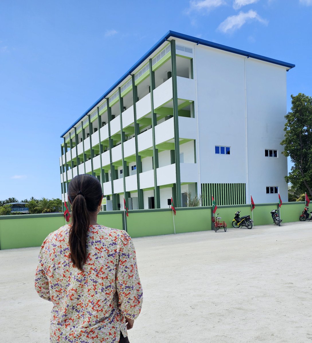 aisthly's tweet photo. Alhamdhlillah! Meemu Atoll School Multipurpose Hall and 8 classrooms completed. With this new building, the school will operate as a single session  school.

#UfaaveriAmaanRaajje 
#Heyoverikan 
#Ibu2023 https://t.co/H2uN5QBNVw