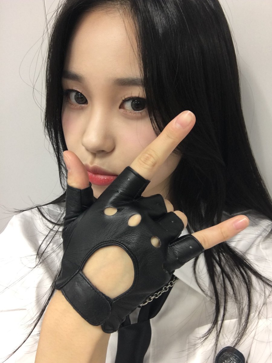 [#지한]
워너비 기타 연습✨🎸❤️‍🔥🤘
과정                                        결과

#Weeekly #위클리
#Jihan