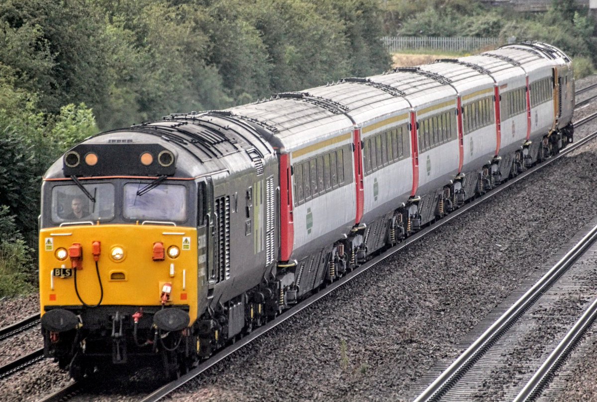 50008 'Thunderer' leads 1Z70 Derby to Lowestoft past Cossington for a second time today. 50007 'Hercules' (AKA 50034 ' Furious') was trailing at the back. 
#hansonandhall
#class50
flic.kr/p/2oPwkVw