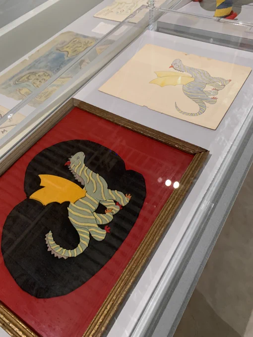 立川のPLAY! MUSEUMにて開催中『エルマーのぼうけん展』特別内覧会にご招待をいただきました。小さな紙に鉛筆で描かれた原画は、本で見るより更に緻密で滑らか。光や音による冒険の演出も楽しい!出版当時の貴重な資料も。子どもたちも大好きなのでお土産にぬいぐるみを。#エルマーのぼうけん展 