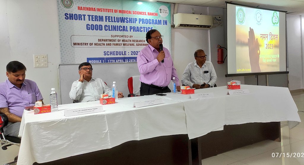 JharkhandSotto's tweet image. आज नमन दिवस के अवसर पर Sotto झारखंड द्वारा अंगदाताओं को सम्मानित किया गया। अंगदाताओंं के परिजनों ने उनके इस महादान के निर्णय के विषय में सभी को बताया। 
#organdonation #angdaanmahotsav @NottoIndia @MoHFW_INDIA @HLTH_JHARKHAND @WeAreRanchi @ranchi_rims @LifeSavers_Rnc