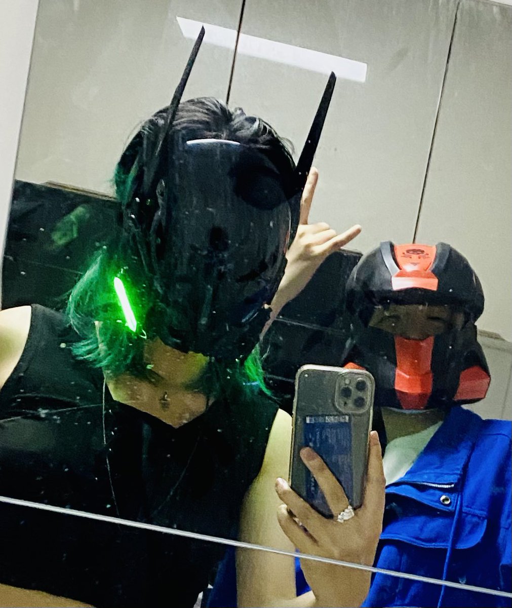 不过我最喜欢的还是这个带绿灯的嘿嘿，跟我的绿头发特别搭