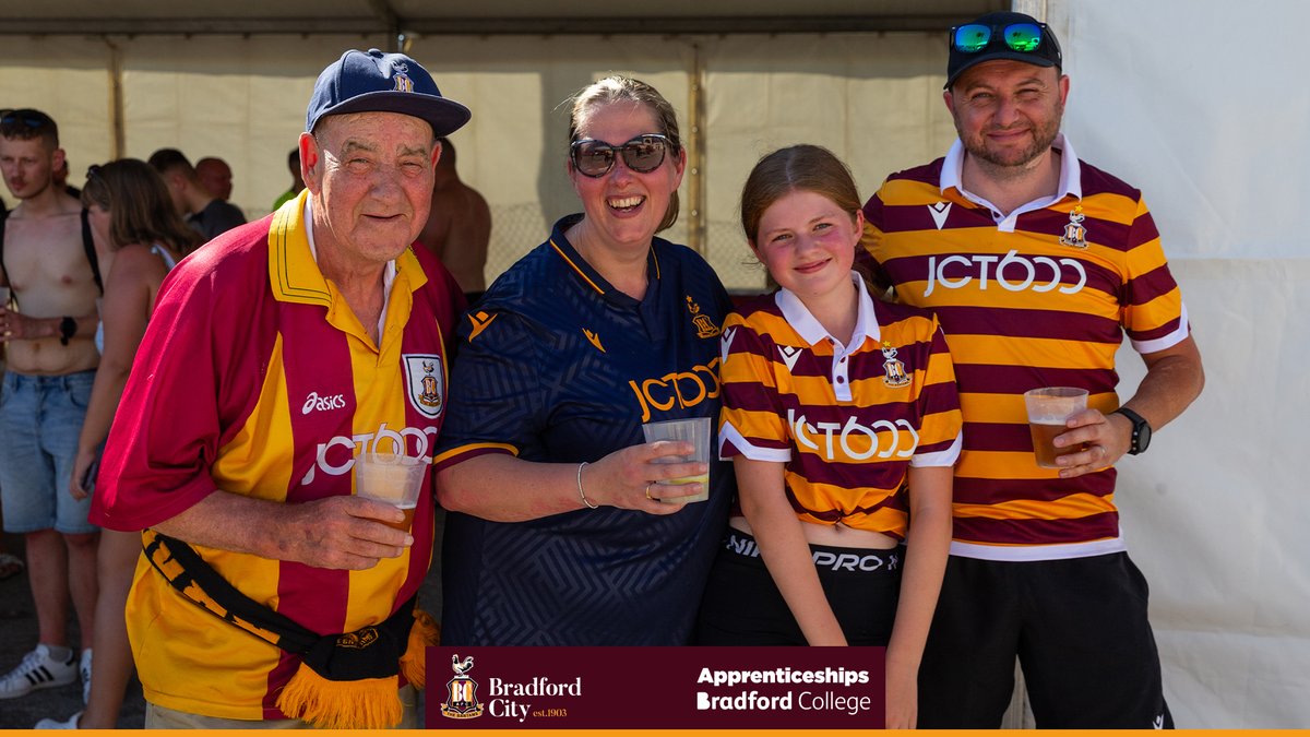 officialbantams's tweet photo. 🐓 | ¡𝗔𝗿𝗿𝗶𝗯𝗮 𝗹𝗼𝘀 𝗽𝗼𝗹𝗹𝗼𝘀!

#BCAFC | #BantamsInSpain https://t.co/b6MO8bd2Ol
