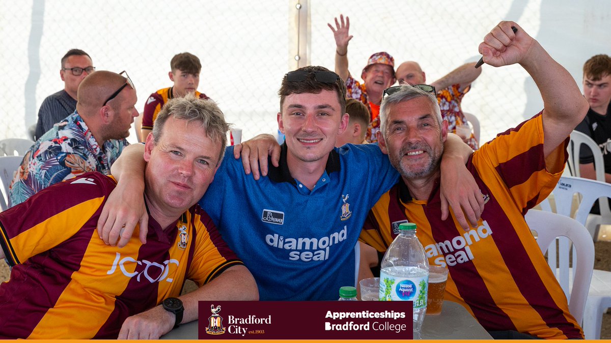 officialbantams's tweet photo. 🐓 | ¡𝗔𝗿𝗿𝗶𝗯𝗮 𝗹𝗼𝘀 𝗽𝗼𝗹𝗹𝗼𝘀!

#BCAFC | #BantamsInSpain https://t.co/b6MO8bd2Ol