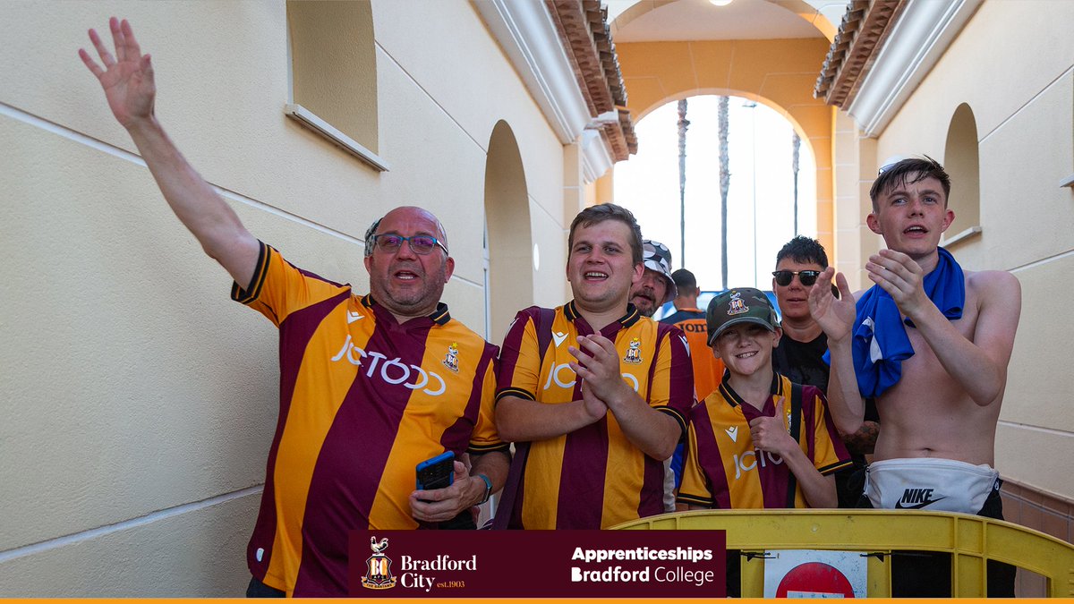 officialbantams's tweet photo. 🐓 | ¡𝗔𝗿𝗿𝗶𝗯𝗮 𝗹𝗼𝘀 𝗽𝗼𝗹𝗹𝗼𝘀!

#BCAFC | #BantamsInSpain https://t.co/b6MO8bd2Ol