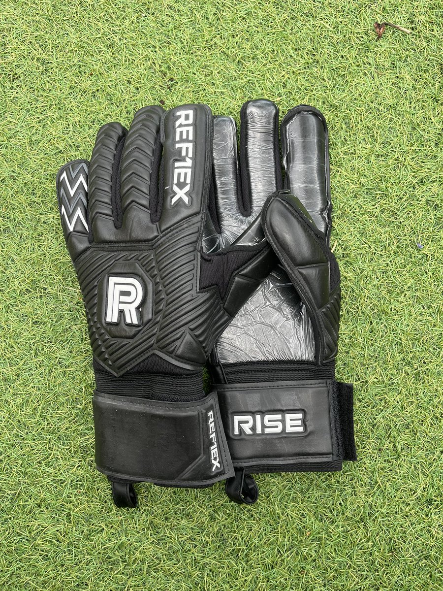 Ref1ex__'s tweet photo. Swipe To Open Our Black Ref1ex Rise Gloves 🧤 https://t.co/QSM8FCPRyn