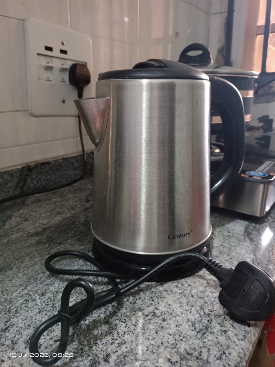 _everythingdirt's tweet photo. Description: 
Century Electric Kettle (1.9 Litres)

Condition: 
Barely used

Price: 
₦5,000

Location:
Gudu, Abuja.

Reason for Selling:
I have 2 of it

Availablity:
Immediate Pick Up

#declutter https://t.co/zdZNFVKNln