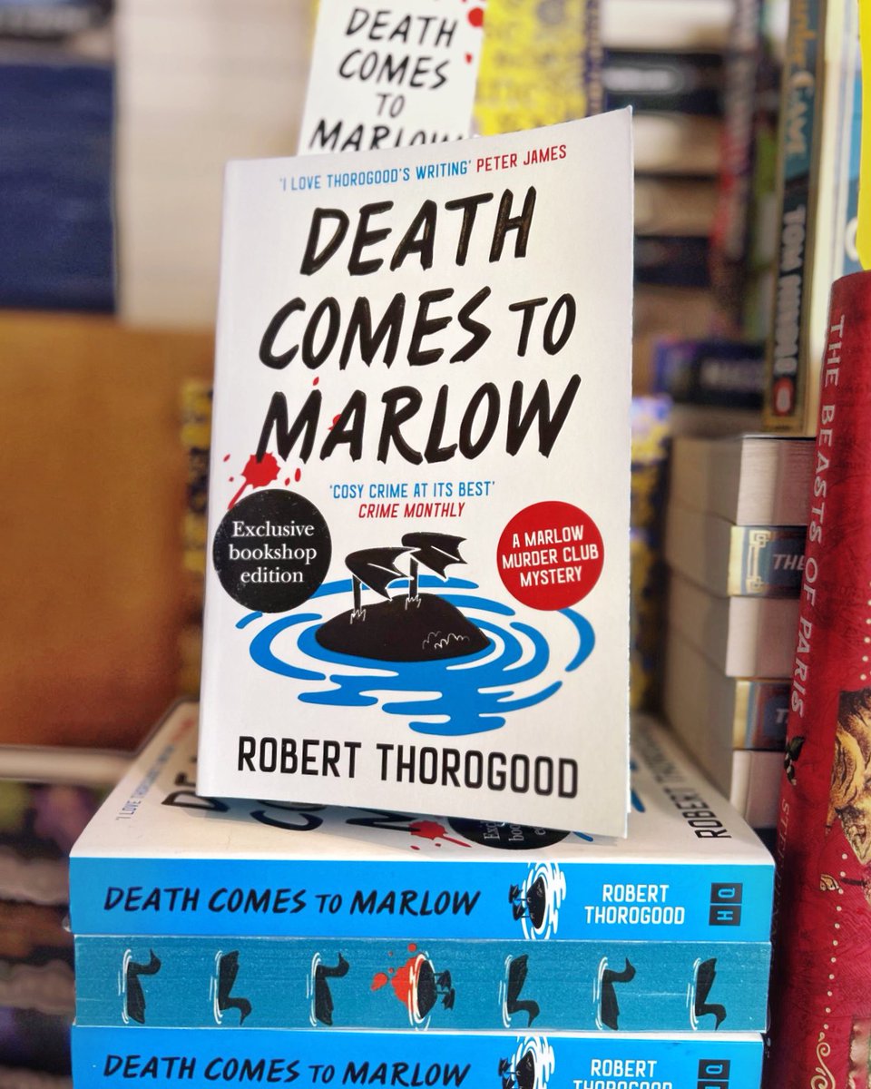 Looking for a rainy day read? ☔️🌧 How about a cosy locked room mystery with some rather lovely sprayed edges? 🦆 #DeathComesToMarlow