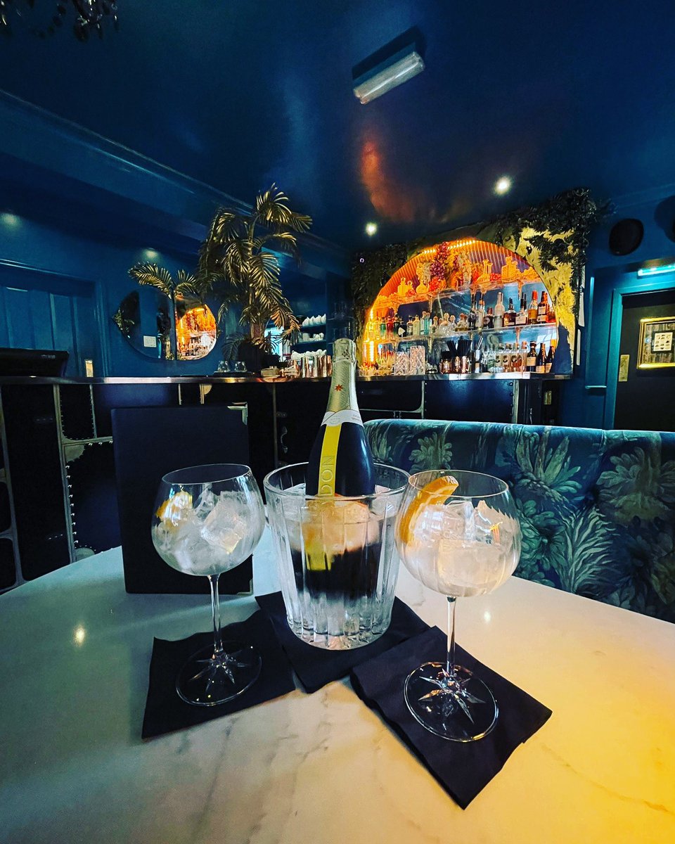 Fancy treating yourself this weekend?

A bottle of <a href="/chandon/">chandon patterson</a> Garden Spritz for £40 should do the trick. 🍾

#bubbles #spritz #salisbury