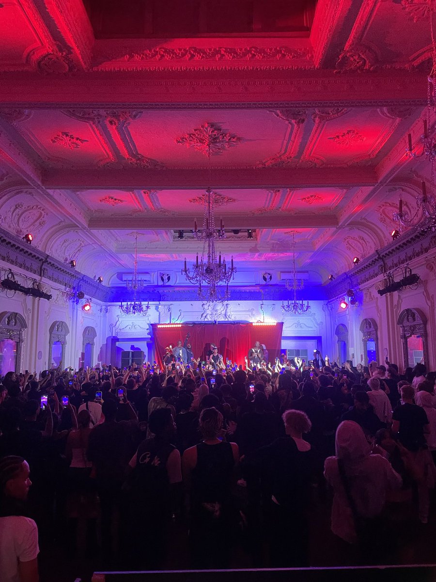 billyvines_'s tweet photo. Fimiguerro set @Bushhallmusic was levels 🔥 Man even brought out LANCEY FAUX AND LEN 🔥😮‍💨 @fimiguerrero https://t.co/MNQ6HOsE0x