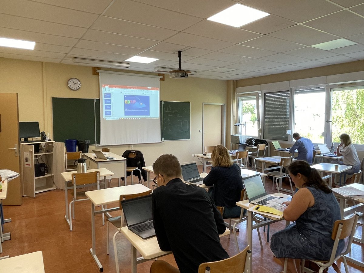 katellga1's tweet image. Cette dernière semaine était bien studieuse pour de nombreux PERDIR et une année de formation s’achève pour les #perdir2022 de l’@ac_normandie , nous avons prodigué les derniers conseils pour réaliser cet été les EDT !!!
Belles vacances à toutes et tous
@dsden76 @dsden27