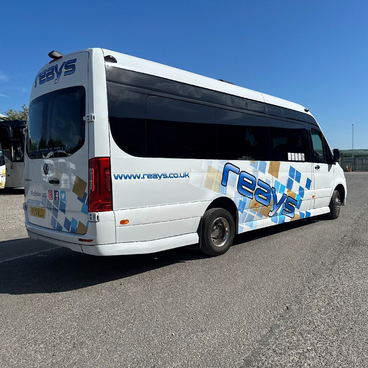 ReaysCoachTours's tweet photo. We're proud to introduce our latest and greatest addition to the fleet! Get ready to travel in comfort and style with us! 👌🌟

Ready to roll? Take a look at our current list of trips: https://t.co/MQ3ssDB4Qj https://t.co/U5yUJQuZO3