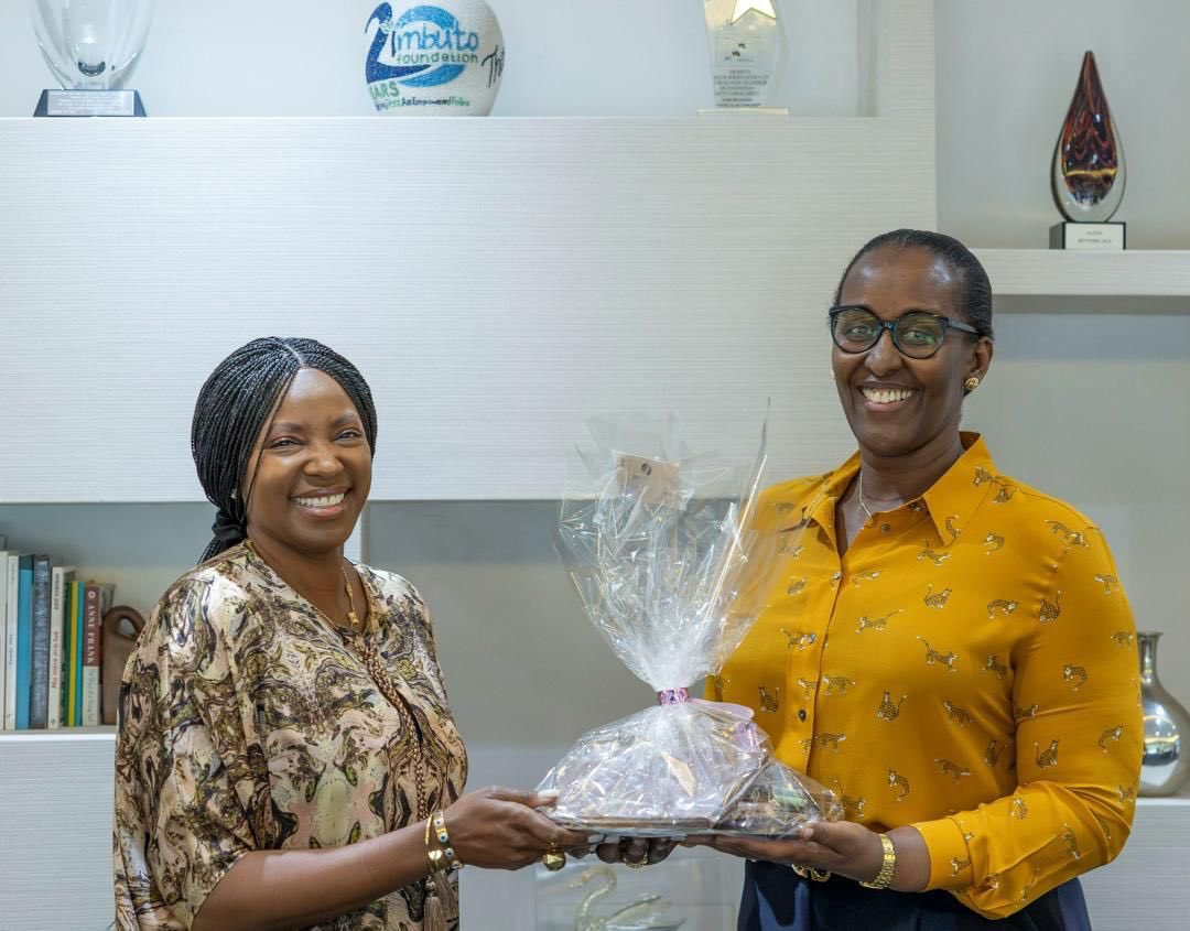 A warm and pleasant visit!

Yesterday, First Lady Mrs Jeannette Kagame hosted Mrs Nana Trovoada, Spouse of São Tomé and Príncipe Prime Minister, at the <a href="/Imbuto/">Imbuto Foundation</a> Offices for an exchange on youth empowerment, tackling healthcare challenges and social responsibility.