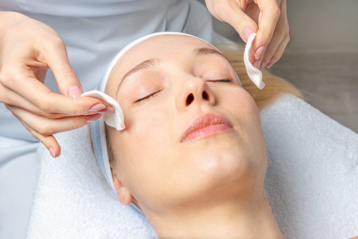 Regenerative skin repair at Skin & Soul

Skin & Soul Medical, a holistic, private clinic based in Sunderland has recently added PHformula to their extensive list of treatments in order to resurface and repair the upper layers of the skin.

Read more here: ow.ly/9q3j50PagYc