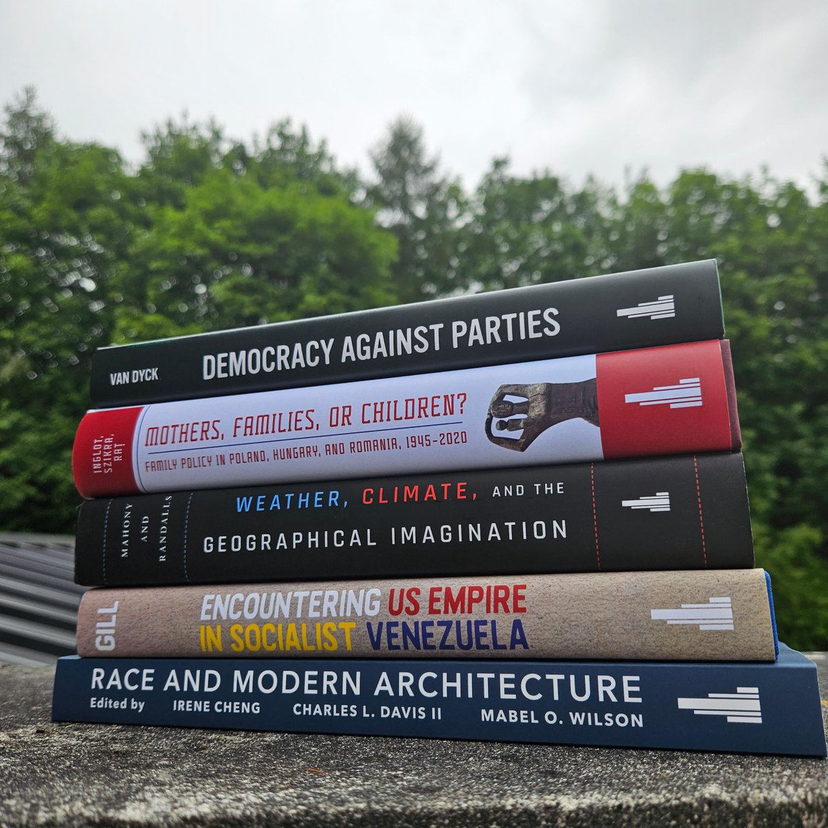 ScriptBooks_Art's tweet image. Why do most new political parties fail? How has racial thinking influenced architecture? What does our environmental future look like? #StackSaturday 📚

Challenge your mind &amp;amp; your worldview with this fine stack of #PoliticalScience pubs from @UPittPress » bit.ly/452Iqk3