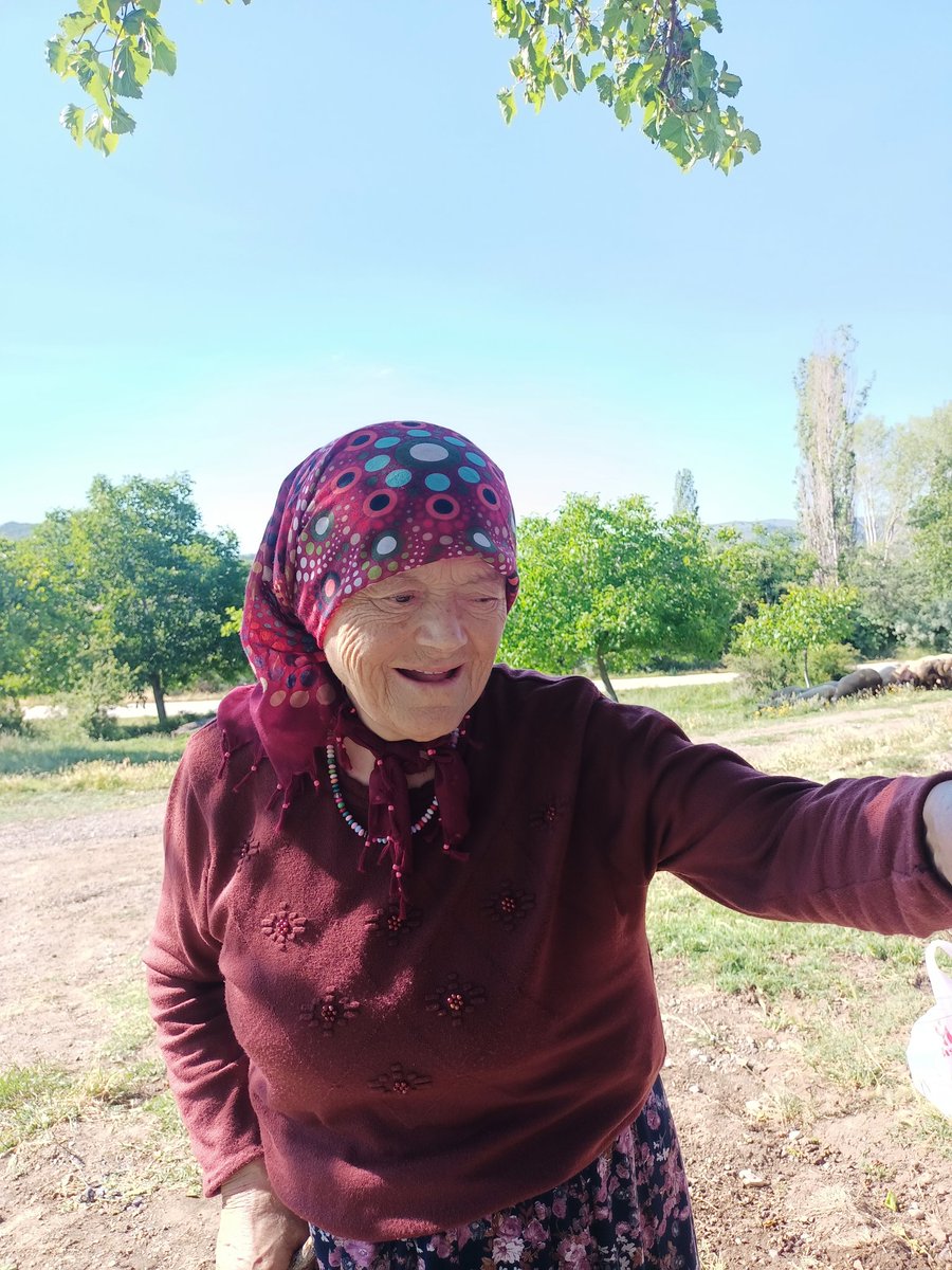 Çiçeğim, çiçek toplamış 💐