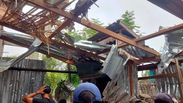 Justice33645641's tweet photo. A married couple was killed and their 3 yo child got head injury due to the heavy weapons of military troops in Kale tsp, Sagaing division last night. The funeral was held today. #LegalizationOfNUG #2023Jul15Coup #WhatsHappeningInMyanmar https://t.co/xIUHjJY1kB