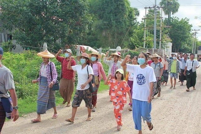 Justice33645641's tweet photo. Joint forces of pro-democracy villagers of several villages from northern Salingyi township and eastern Yinmarbin township staged a strike against military dictatorship.

#LegalizationOfNUG #2023Jul15Coup #WhatsHappeningInMyanmar https://t.co/63WjZJFAt7