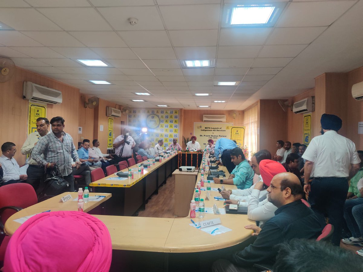 pravesh814's tweet photo. Congratulations Punjab BSNL Circle for starting of indigenous 4G 💐🙏👌
#BSNL
@BSNL_CG_Ci
@BSNL_KL 
@BSNL_KTK 
@BSNL_RJ 
@BSNLCorporate 
@BSNL_PB 
@bsnl_tt 
@BSNL_MH 
@sneachq 
@AmarUjalaNews 
@timesofindia 
@BSNL_ka_Bandhan 
@Naman_BKN 
@news24tvchannel 
@DainikBhaskar @sneachq https://t.co/MQGGEy4OHG