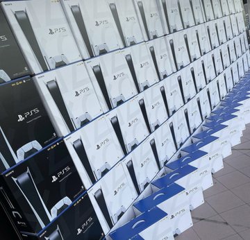 game123124's tweet photo. ラスト3日ーー😳

――――――――――――
PS5　　　　 ・・・５０台
iPhone14  　 ・・・３０台
ガレリアPC   ・・・１０台
――――――――――――

なんと今回は合計90名に特大プレゼント

【応募方法】
➊フォロー
➋固定ツイRT
➌いいね
➍欲しいものリプ

以上、夏休み前にGETしちゃおう！ https://t.co/R5MS5LiDfD