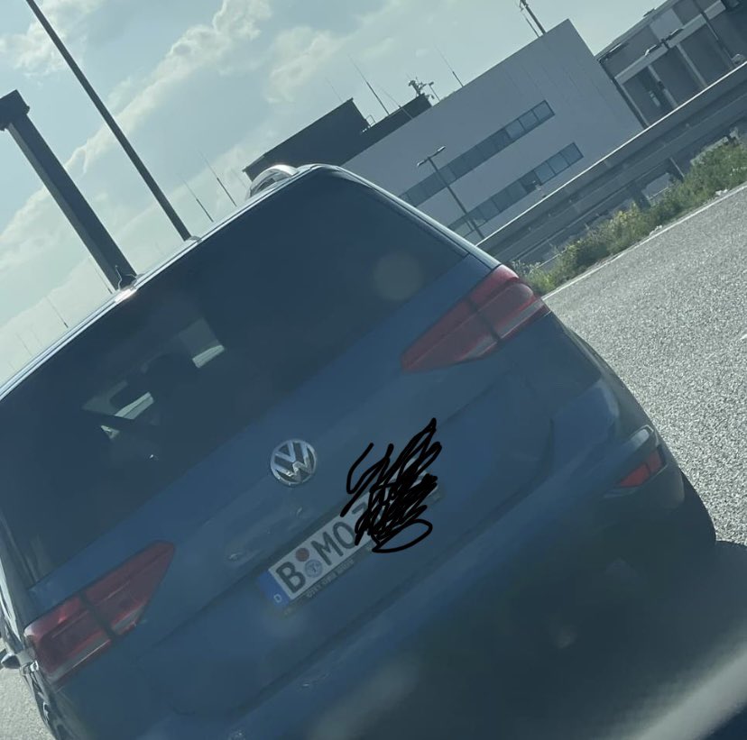 Facts_Ger's tweet photo. Um nicht bei der Zollkontrolle bzw. der Polizei aufzufallen, haben sich die "Betrüger" (Clans) von @Uber, @FreeNow_DE und #BoltDrive ihre Fahrzeuge angepasst!
Merke ,es gibt keine blaue Konzessionsnummer !!!
Keine Gewerbeanmeldung
Keine Versicherungen
@SchreinerManja @polizeiberlin @Wirtschaftsrat @cduberlin @CDUBerlin_AGH @zoll_info