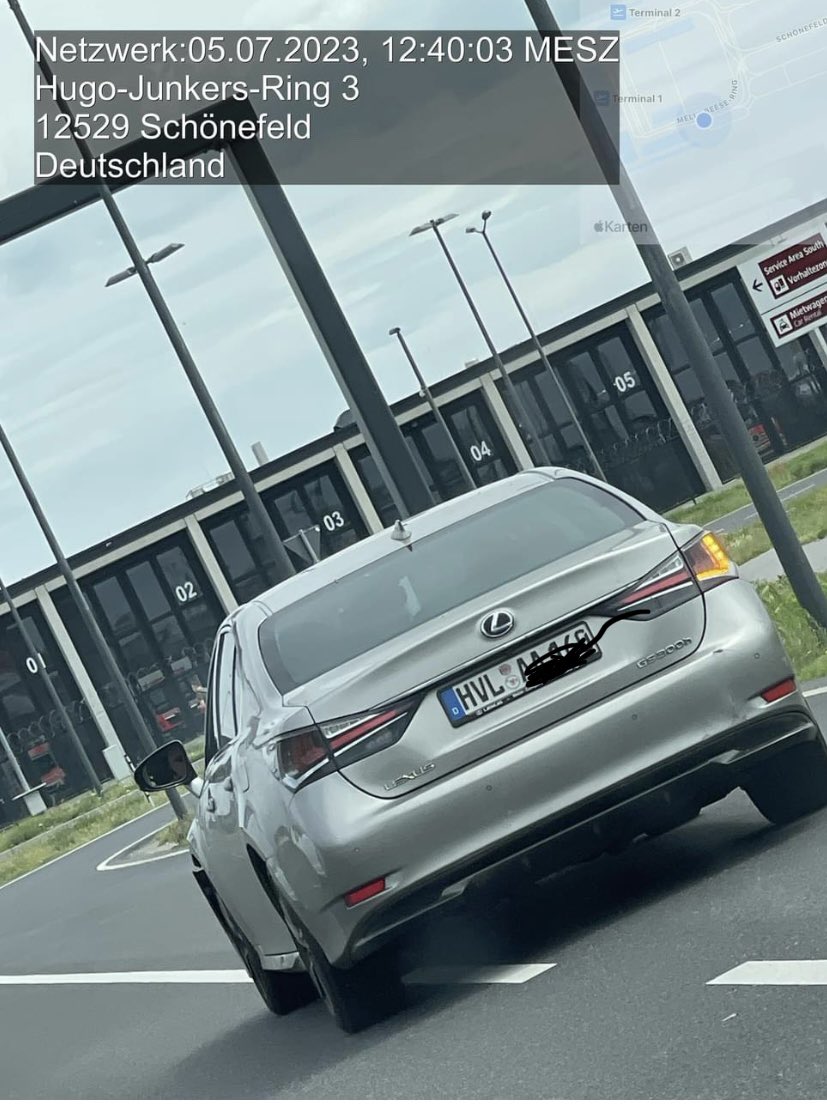 Facts_Ger's tweet photo. Um nicht bei der Zollkontrolle bzw. der Polizei aufzufallen, haben sich die "Betrüger" (Clans) von @Uber, @FreeNow_DE und #BoltDrive ihre Fahrzeuge angepasst!
Merke ,es gibt keine blaue Konzessionsnummer !!!
Keine Gewerbeanmeldung
Keine Versicherungen
@SchreinerManja @polizeiberlin @Wirtschaftsrat @cduberlin @CDUBerlin_AGH @zoll_info