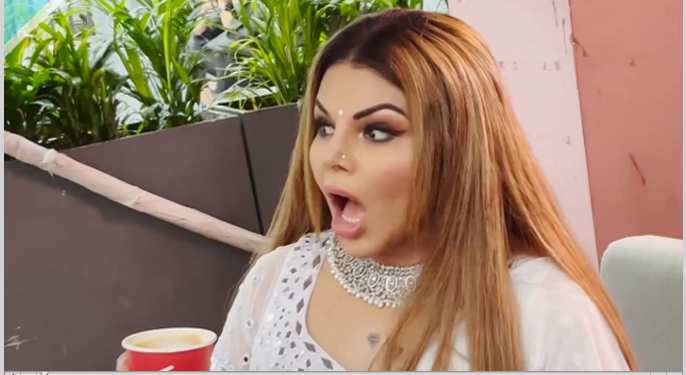CCallbollywood's tweet photo. Rakhi Sawant Funny Reaction on Chandrayaan 3 | सारे Paparazi और में चाँद... https://t.co/zB3kxgfnEC via @YouTube #rakhisawant #rakhionchandrayan3 #rakhisawantChandrayaanfunny #callbollywood https://t.co/8mZmOSyKXK